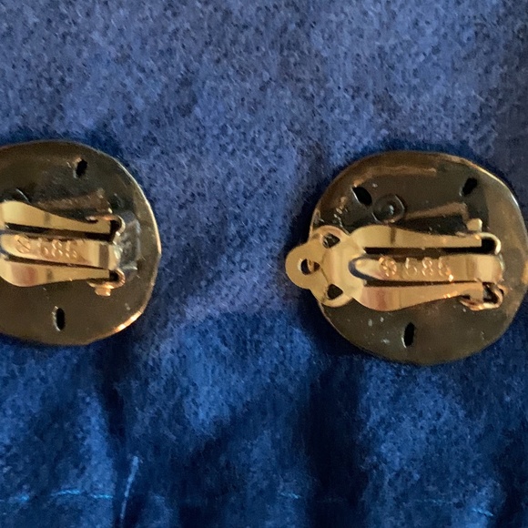 Mignon Faget  gold sand dollar clip earrings - Picture 6 of 9